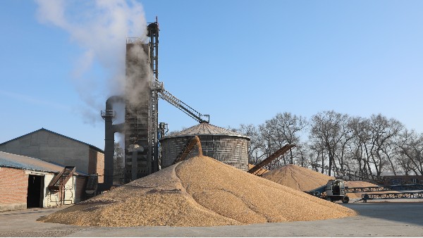 扭虧為盈，糧食烘干用上秸稈打捆直燃鍋爐就是省