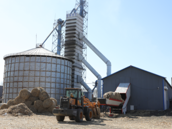 煤價上漲，糧食烘干用上生物質(zhì)秸稈大包直燃熱風(fēng)爐，一年省下30萬